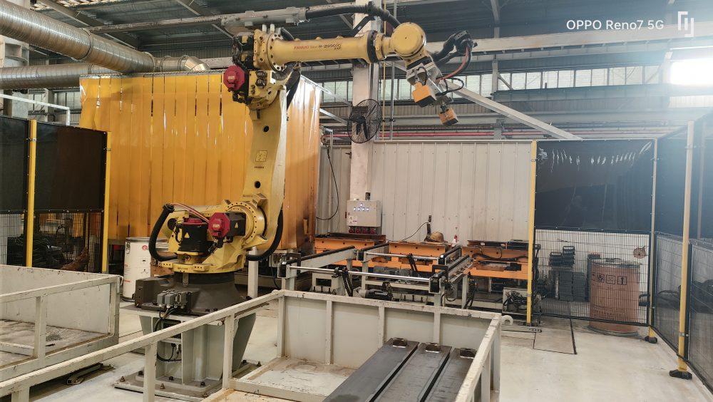 Specialized Vehicle manufacturing with gripper
