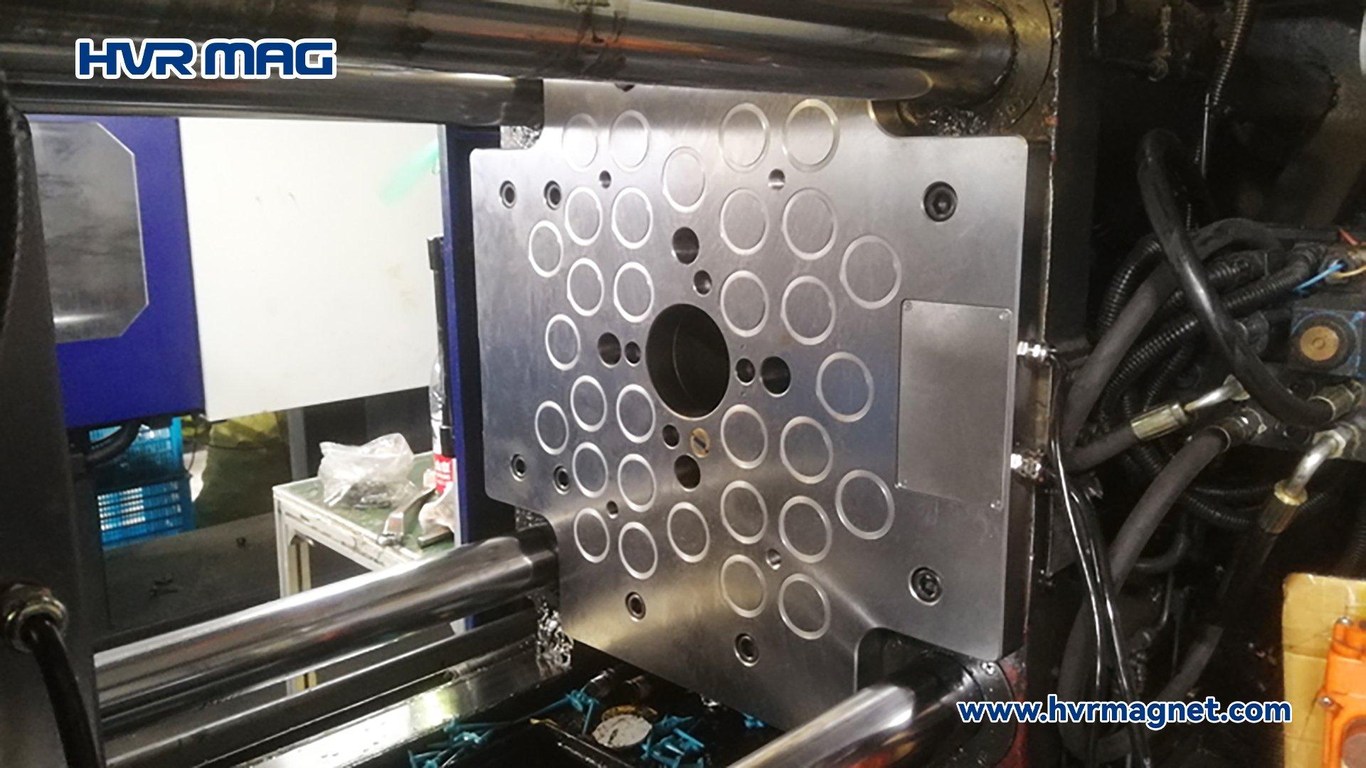 magnetic mold clamping system for medical injection molding