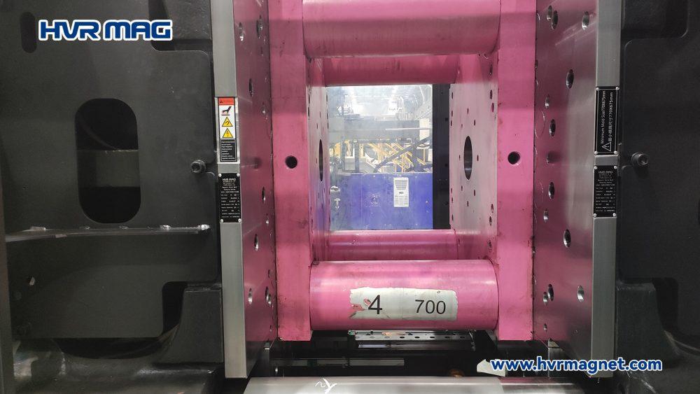 magnetic platen clamping molds for SMED