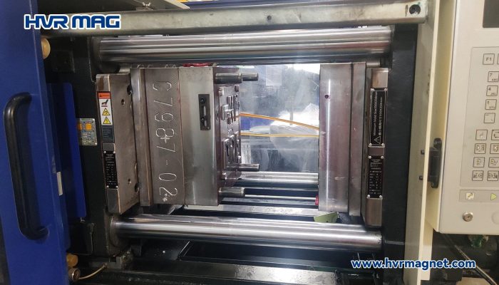 magnetic platen in injection molding machine