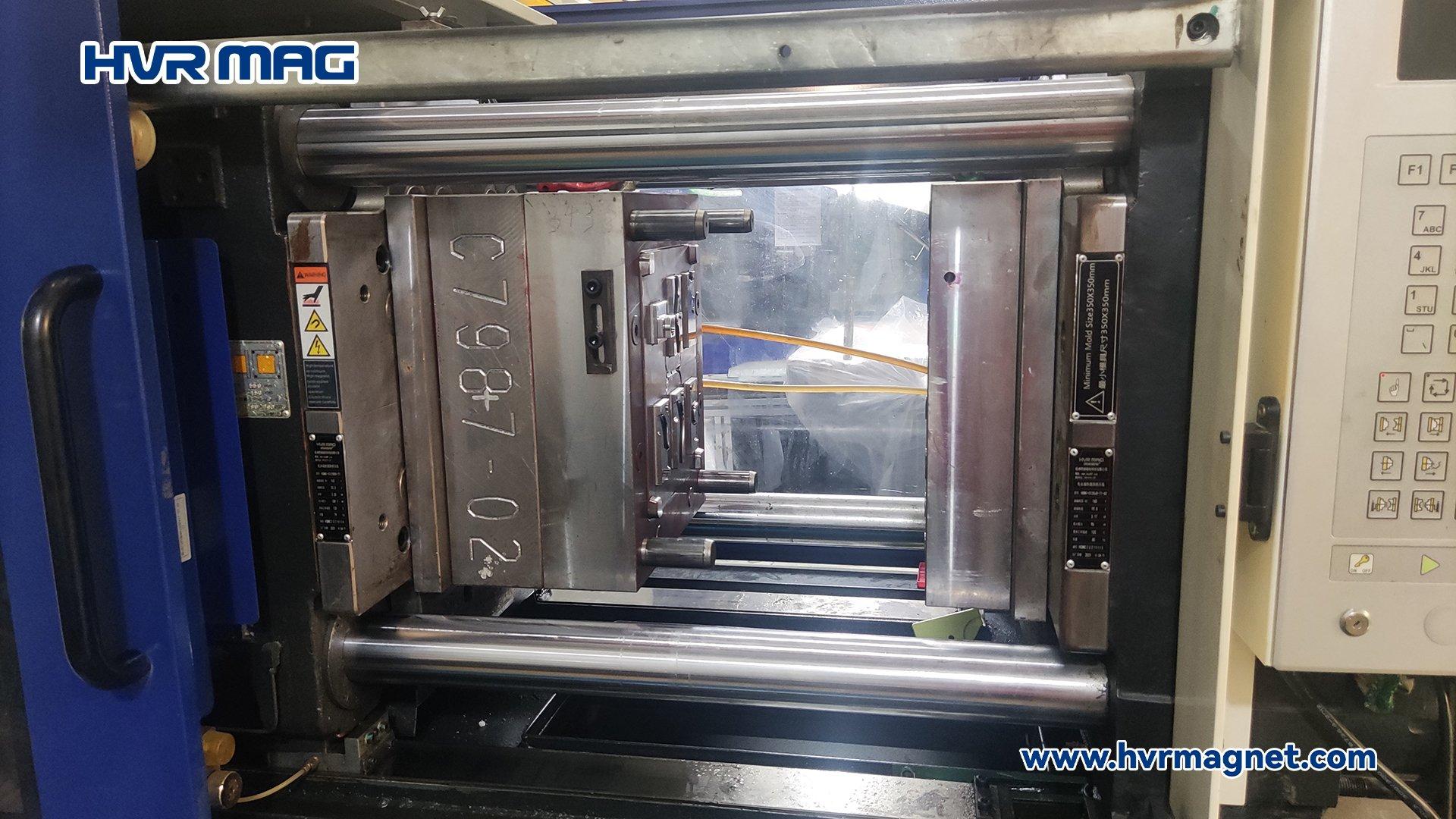 magnetic platen in injection molding machine