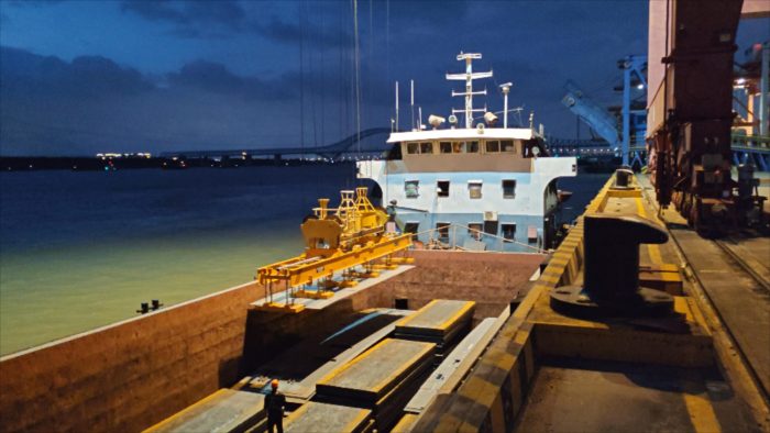 Efficient Steel Plates Ship Unloader at Ports